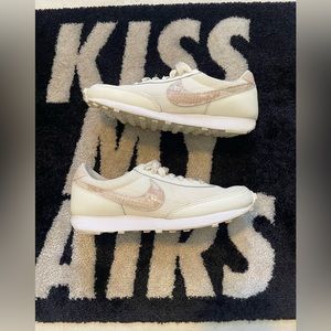 Nike Women’s Daybreak Sail Snakeskin 2021 Running Shoe Size 6 US